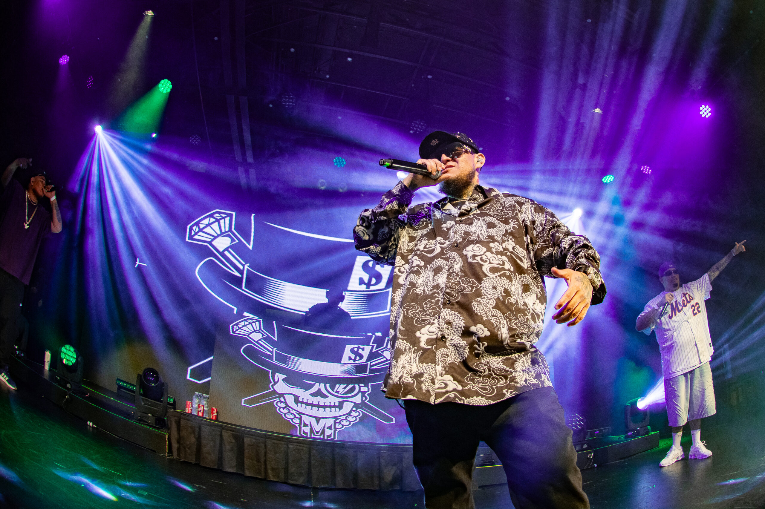 Millonario desata la locura en el Lunario con una noche de puro rap regio