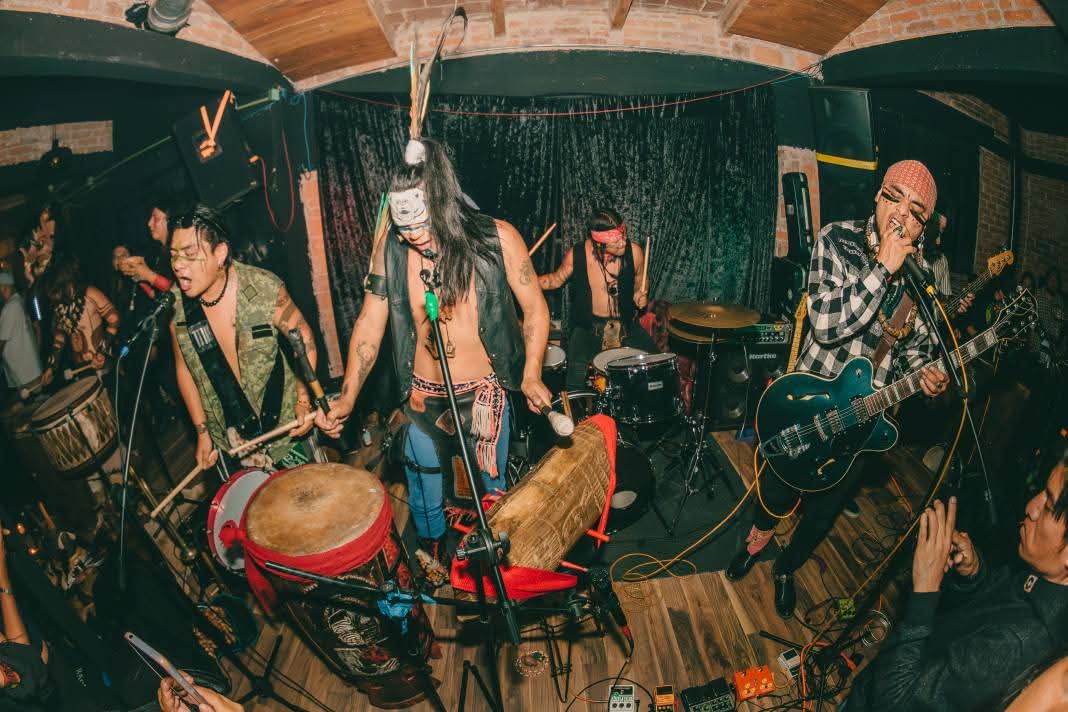 LOS COGELONES: LA REVOLUCIÓN DEL “ROCK MEXICA” LLEGA A LOS ESCENARIOS EN UNA GIRA INOLVIDABLE