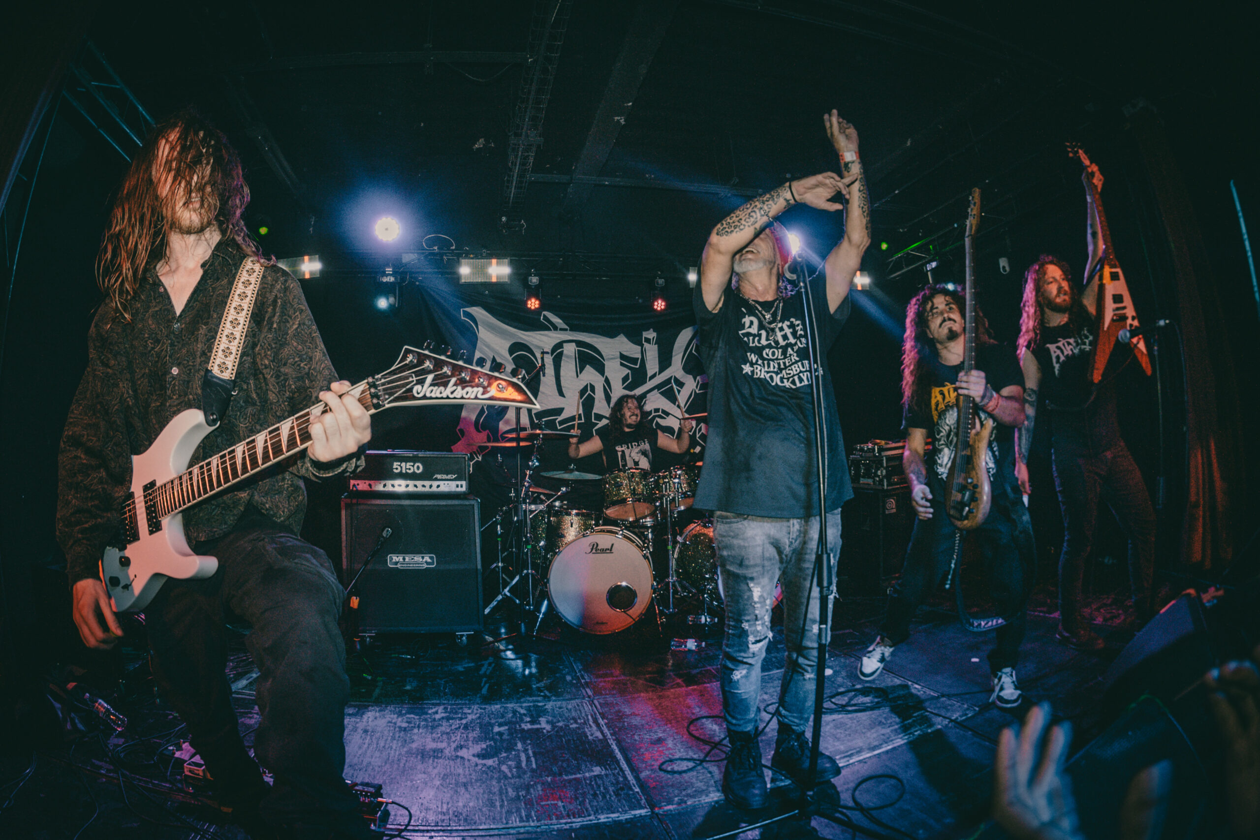 Atheist desata una tormenta de presición técnica y caos en el Fuck Off Room