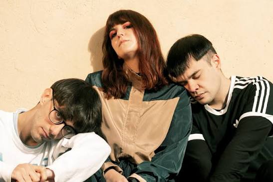 ¡A SUDAR TRISTEZA Y ROMPER LA PISTA! VVV [TRIPPIN’ YOU] CAERÁ AL FORO INDIE ROCKS!